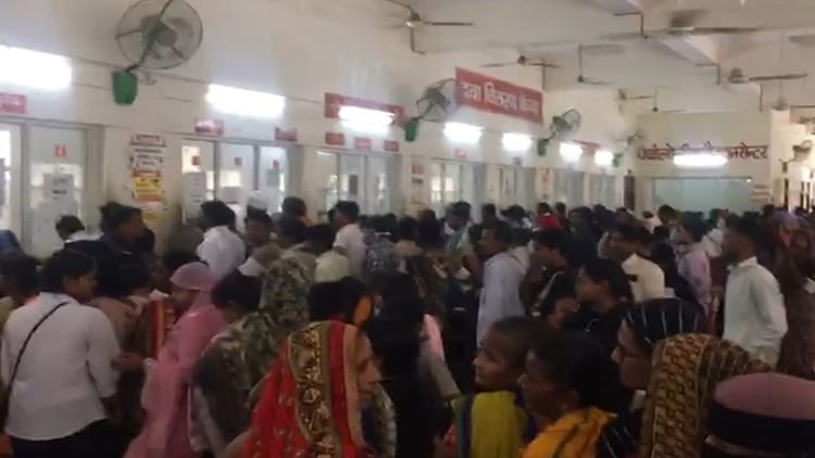 बदलते मौसम का असर: अस्पतालों में मरीजों की उमड़ रही भीड़, खांसी, बुखार और दस्त से लोग बेहाल