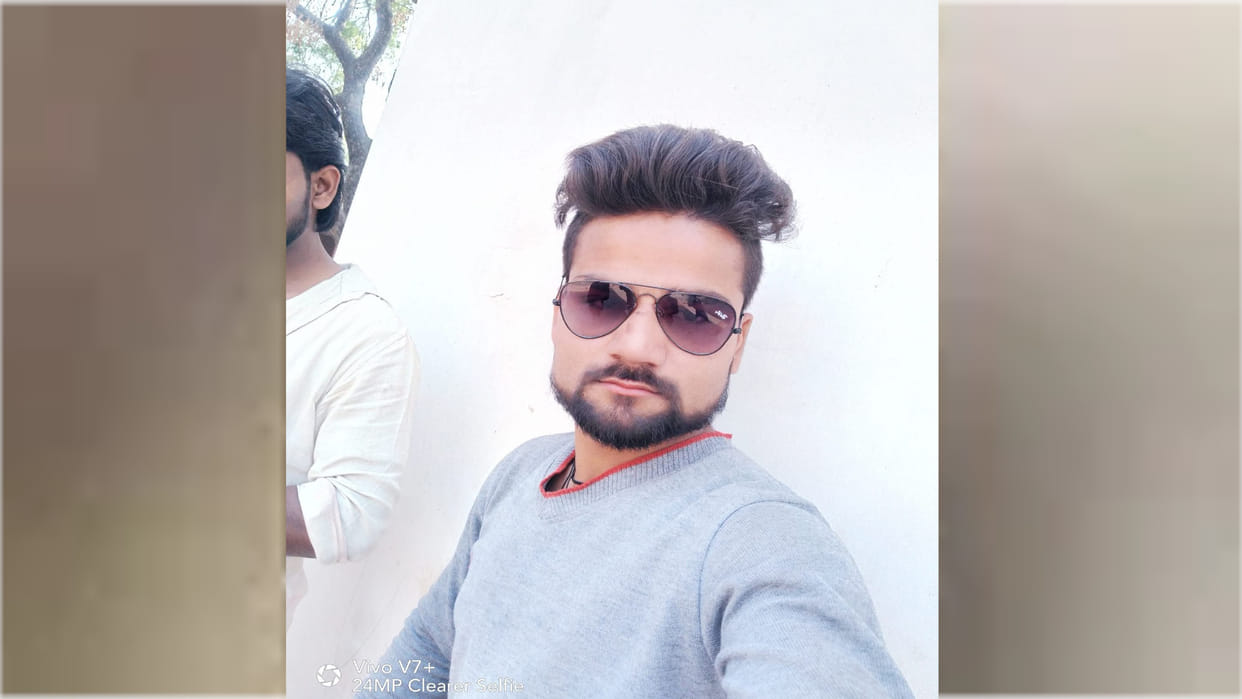 In the gida police station area of Gorakhpur, the body of a young man named Shivam was found hanging.