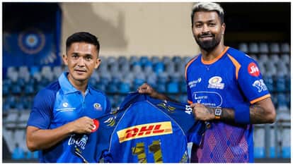 Hardik Pandya Gifts MI Jersey to Sunil Chhetri During Training Camp Visit