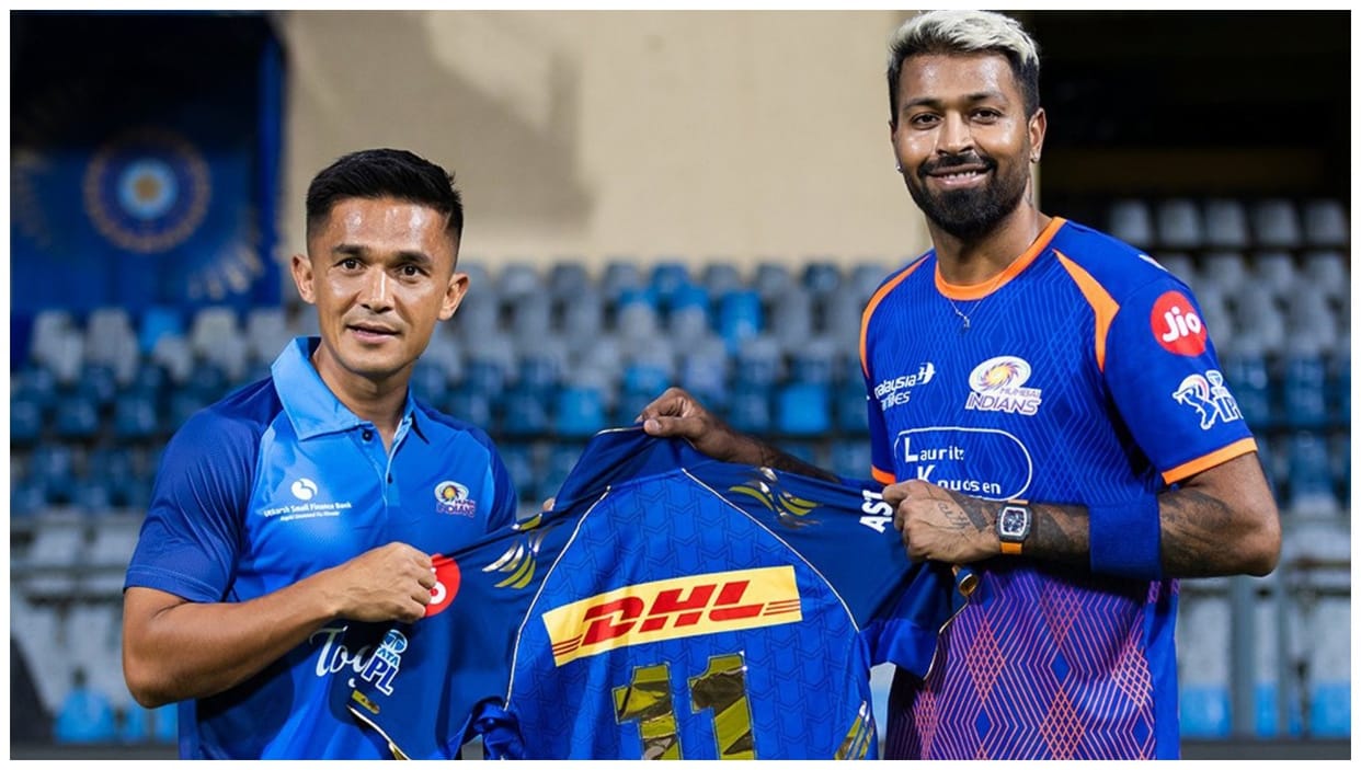 Hardik Pandya Gifts MI Jersey to Sunil Chhetri During Training Camp Visit