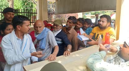 Kanpur KDA Mismanagement Long Queues and Shoving in the Scorching Heat  Applicants Break a Sweat