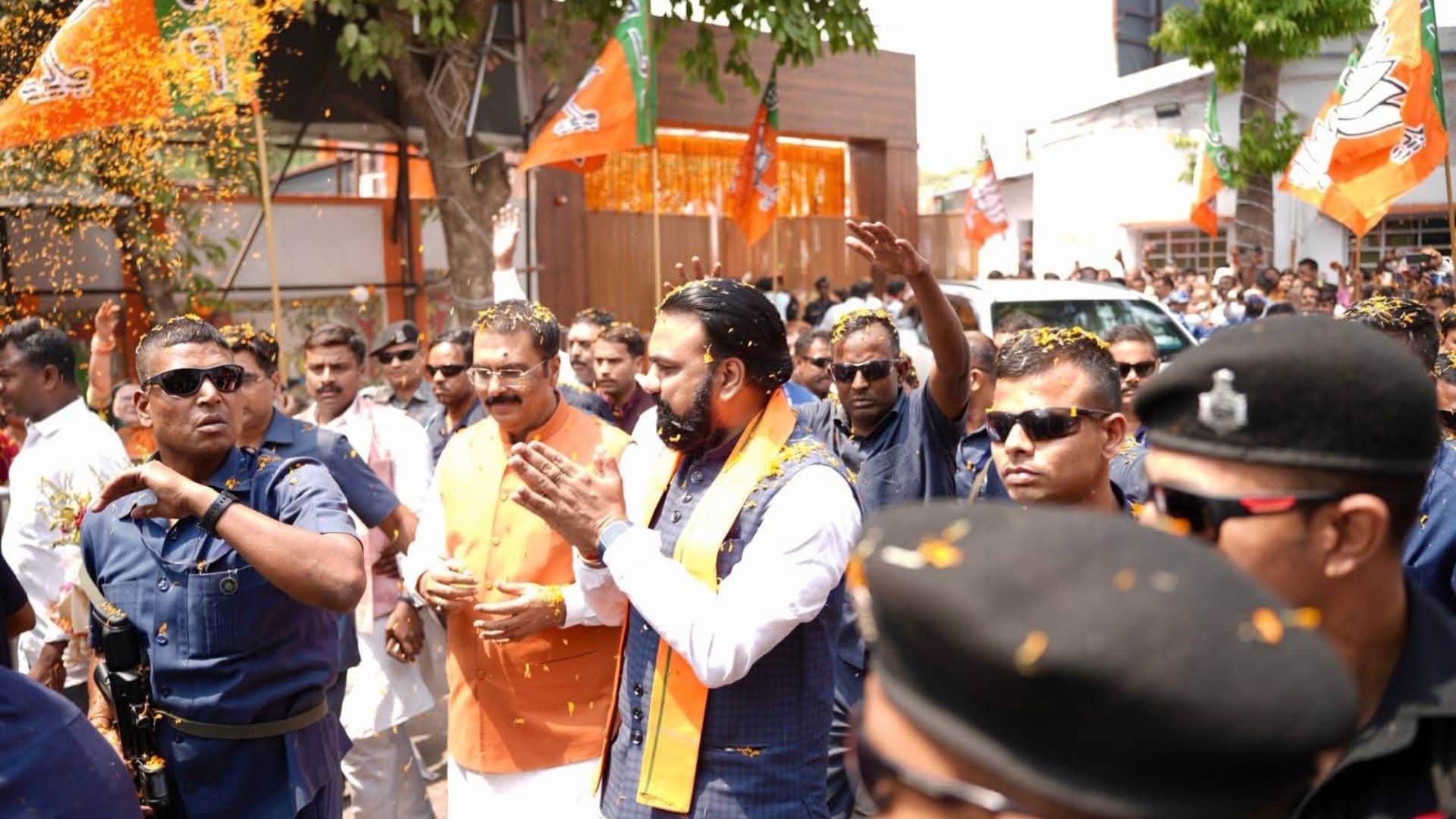 Chief Minister Samrat Choudhary was given rousing welcome at BJP office Holi of flowers played