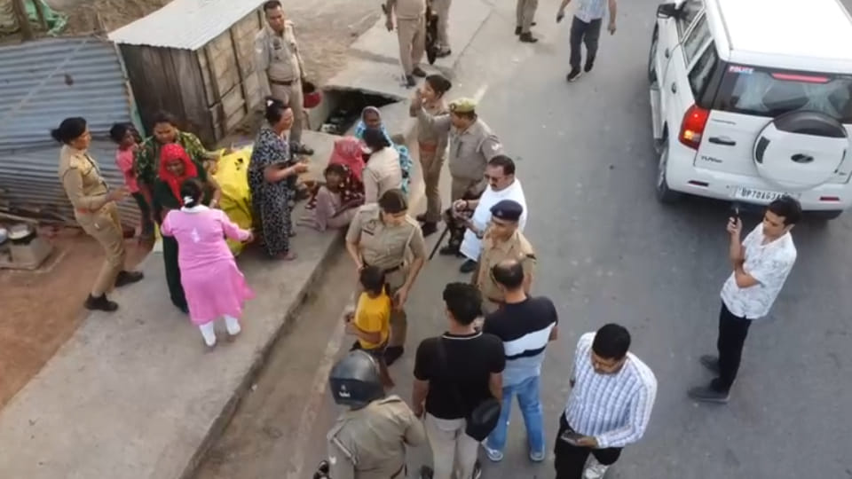 Kanpur: Seven Women Arrested with 3.30 kg of Ganja; ₹92,000 Recovered
