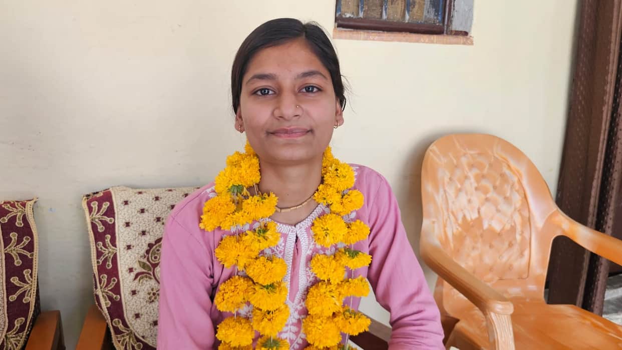 MP Board 12th Result 2026 muskan rawat Second Rank Despite Poverty Inspiring Story from Chhatarpur