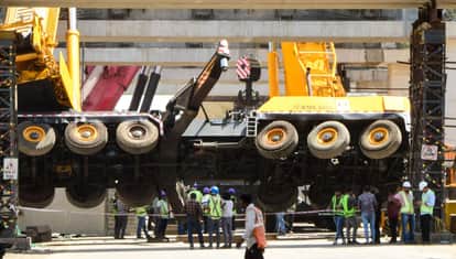 Mumbai Metro 2B Site 400-Ton Crane Overturns During Construction Work Traffic Diverted News In Hindi