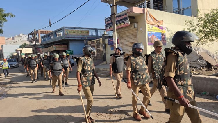 Noida: तेलंगाना और कर्नाटक से निकली चिंगारी से नोएडा में भड़का श्रमिकों का विरोध-प्रदर्शन, जांच में आई तेजी