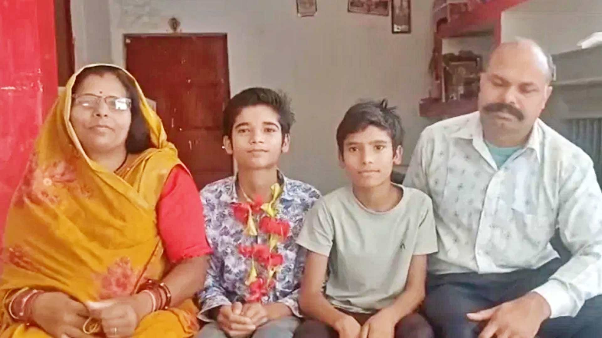 परिवार के साथ योगेंद्र सिंह परमार