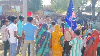 dispute erupted in Bhira with two groups police control sitution in Lakhimpur kheri