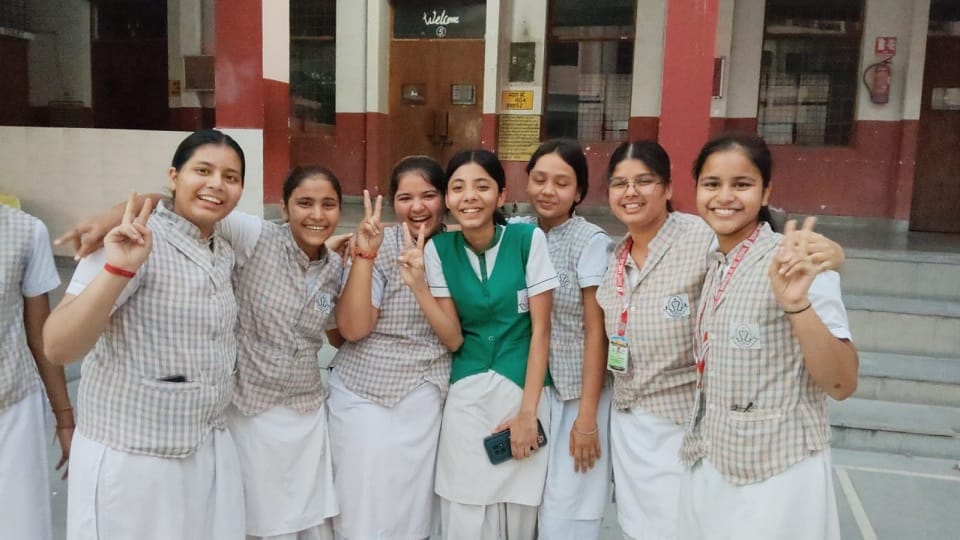 Cbse 10th Result 2026:आगरा में स्तुति प्रभा ने हासिल किए 99 प्रतिशत अंक ...