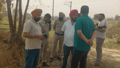 Two Salesmen Robbed of 2-5 Lakh on Sampark Kranti Express