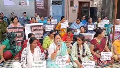 Women continue protest against sealing drive at Tiranga Chowk in Meerut for sixth day
