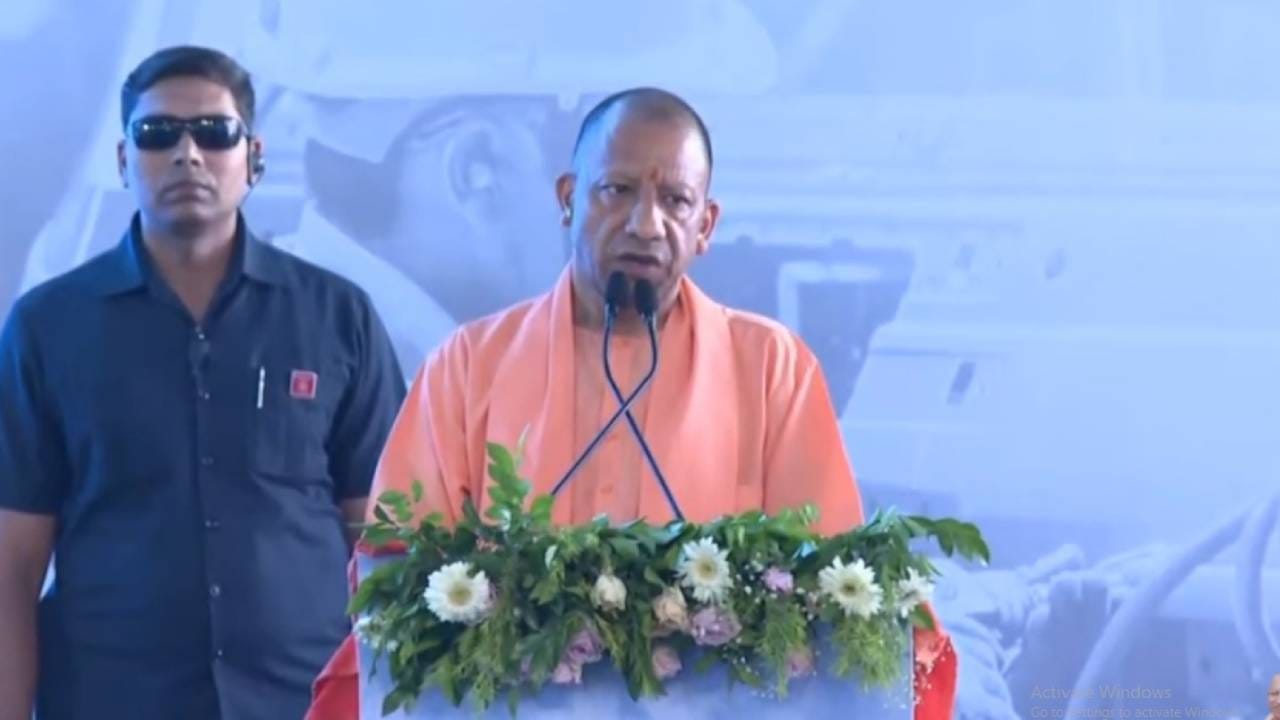UP: Chief Minister Yogi Adityanath flagged off the 1 millionth vehicle of Tata Sons.