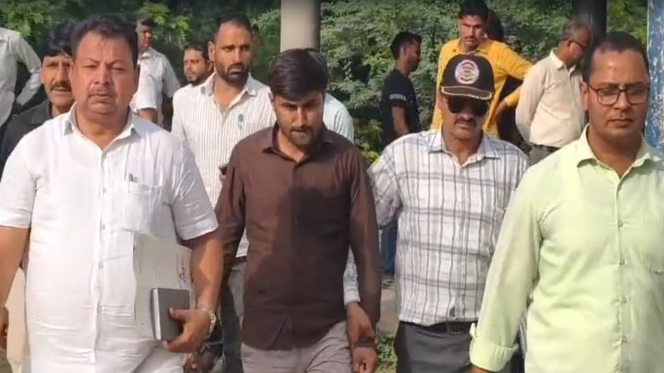 Patwari arrested in Narnaul while taking bribe