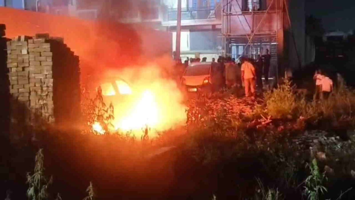 Massive Fire Suddenly Erupts in Parked Car Roorkee Uttarakhand News