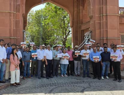 Indore News: Protest against the change in the constitution of Indore's famous Daily College, demonstration in