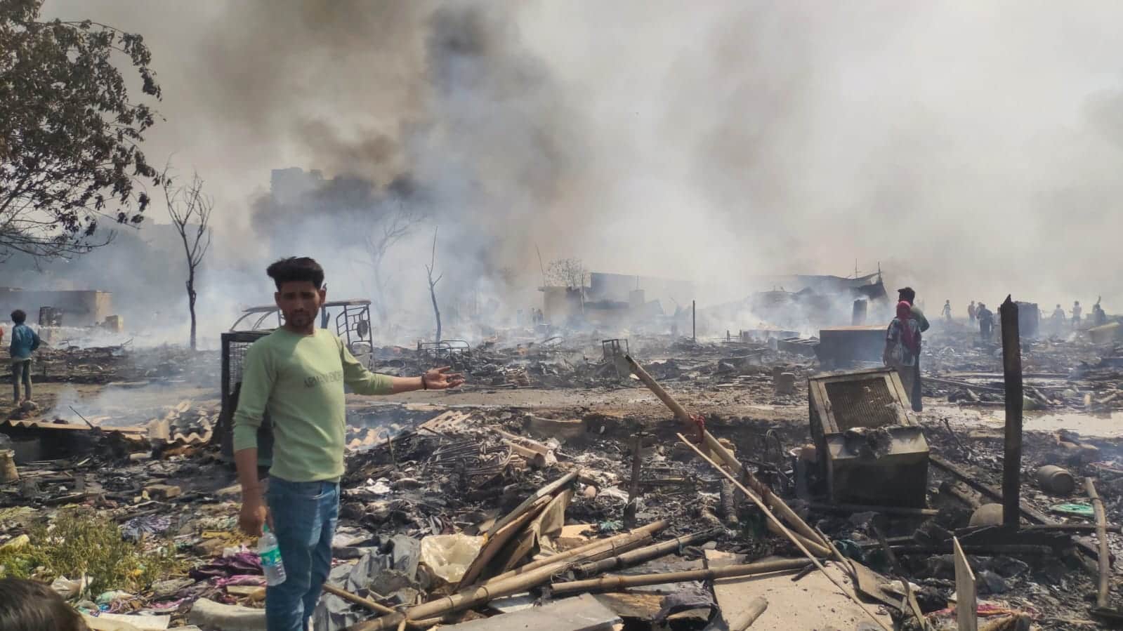 fire break out in Ghaziabads slums An eyewitness comes forward says 10 children missing