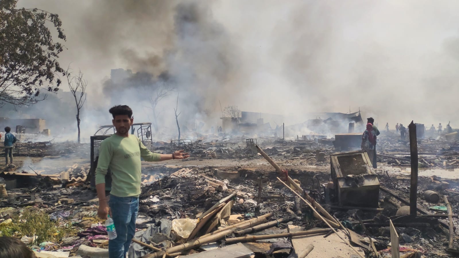 fire break out in Ghaziabads slums An eyewitness comes forward says 10 children missing