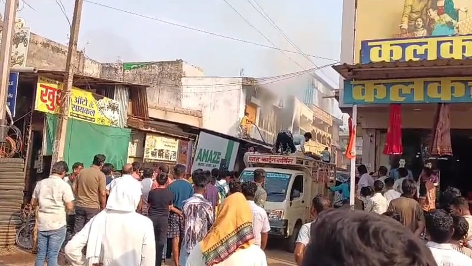 गद्दे की दुकान में लगी आग