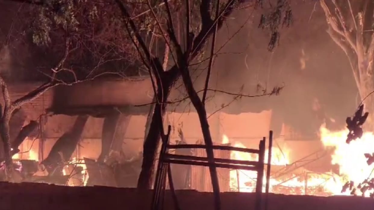 Massive fire in Raipur Timber Market: Rescue operation continued throughout the night