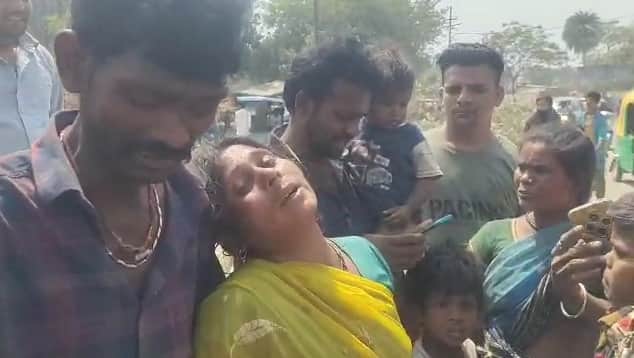 fire break out in Ghaziabads slums An eyewitness comes forward says 10 children missing