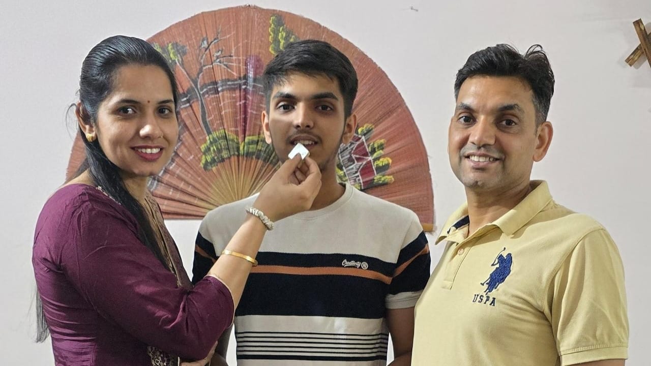 CBSE 10th Result bareilly toppers Student Om Singh scores 99 percent marks