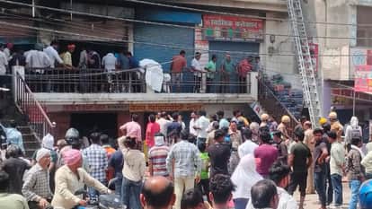 Fire Breaks Out in Building Tenants Rush Rooftop Help Fire Brigade Arrives one Hour Later Out of Water