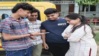 CBSE 10th class result in Hathras