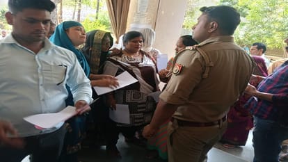 Women Protest Against Smart Meters Over High Electricity Bills in Agra