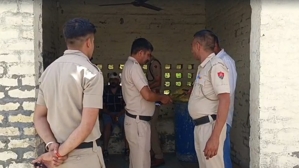 Haryana: 62 साल के बुजुर्ग ने पहले अपने बेटे से की मारपीट, फिर खुद को मारी गोली; क्या बोला परिवार?