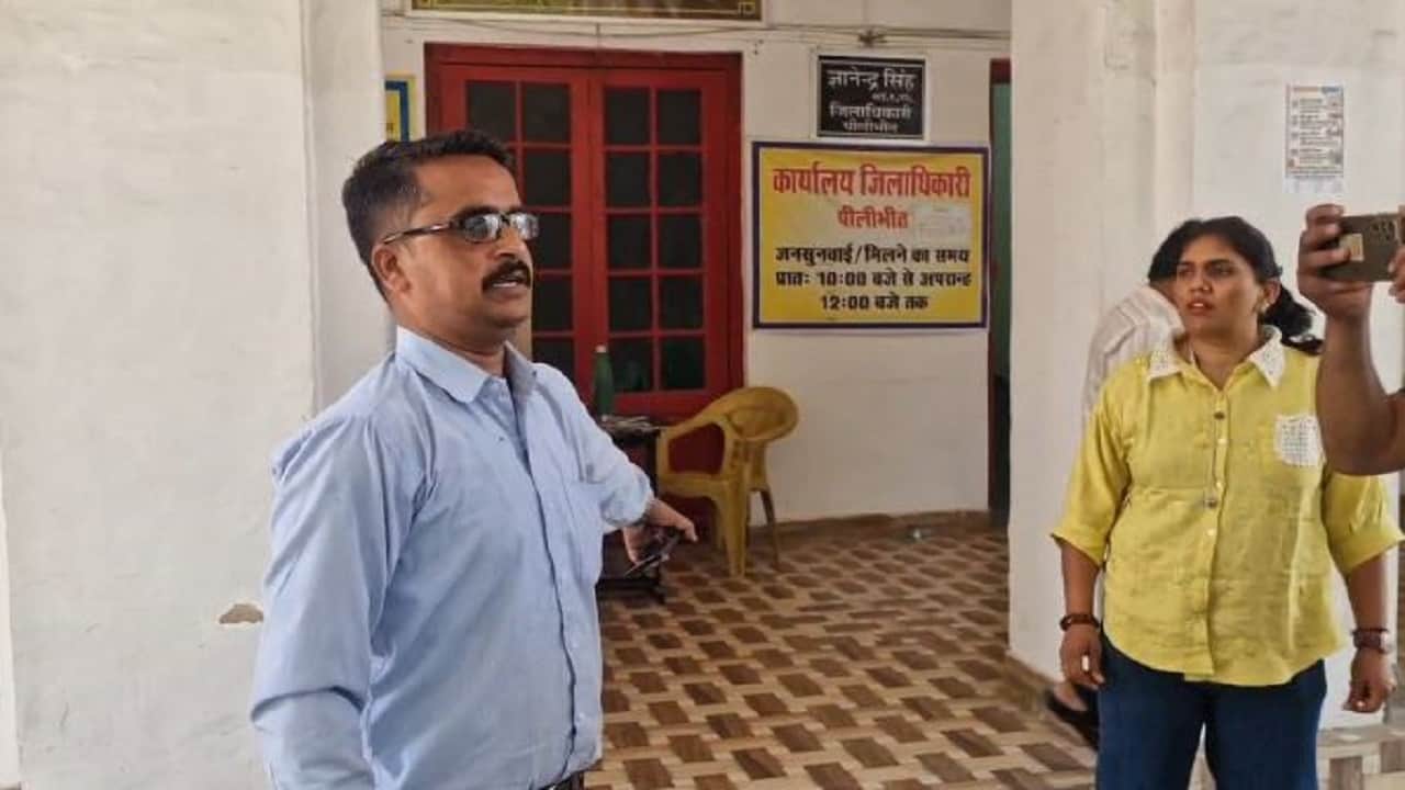 डीएम कार्यालय के बाहर युवक ने किया हंगामा