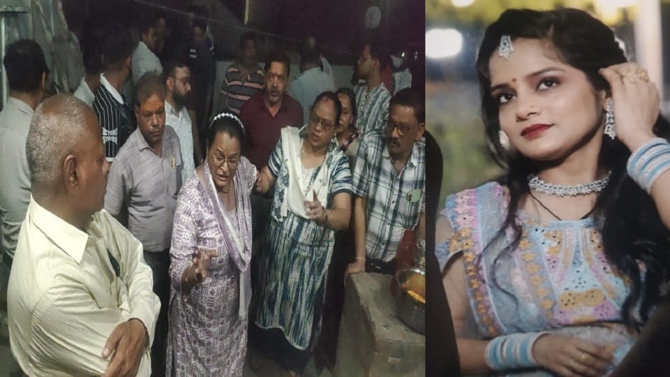 Woman commits suicide by hanging herself