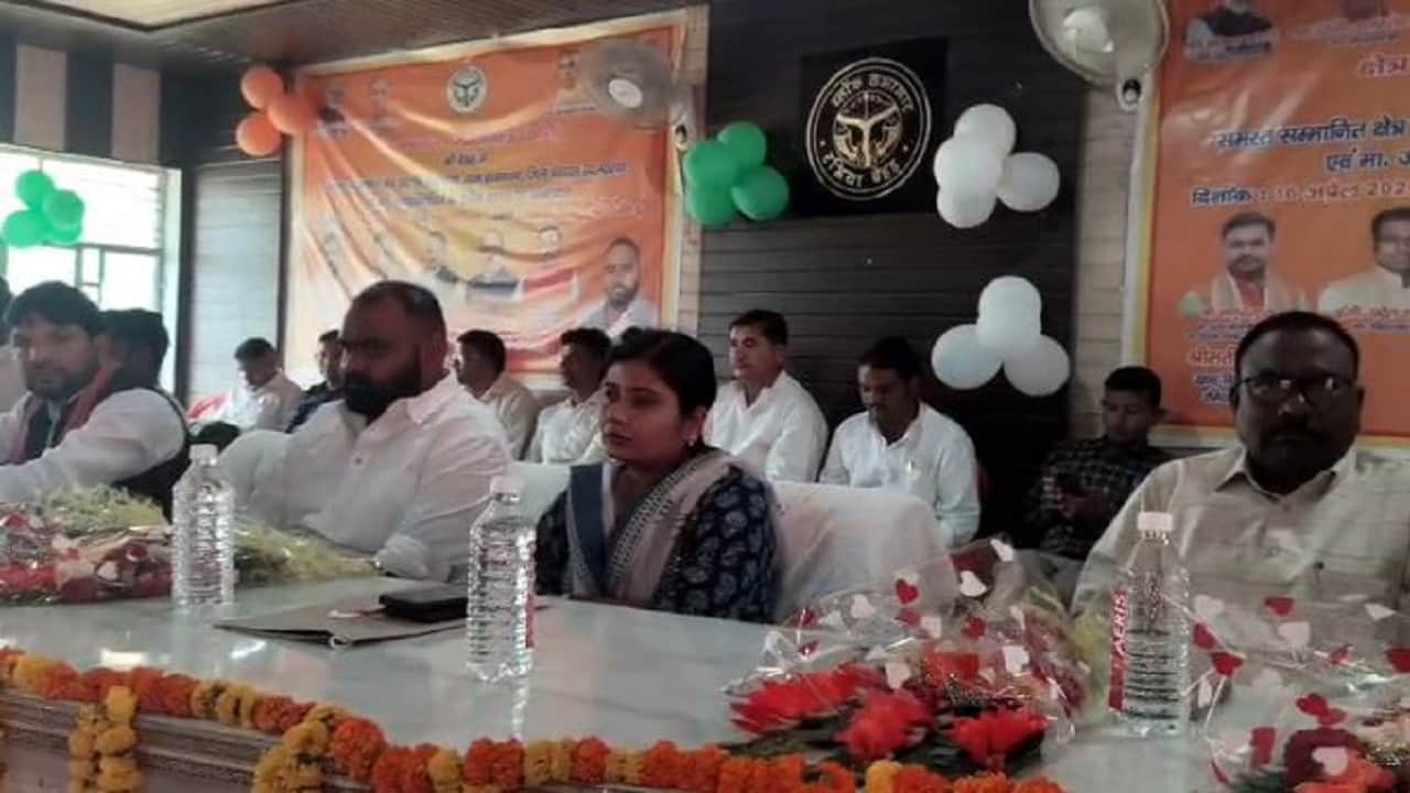 ब्लॉक प्रमुख कल्पना वर्मा की अध्यक्षता में हुई बैठक