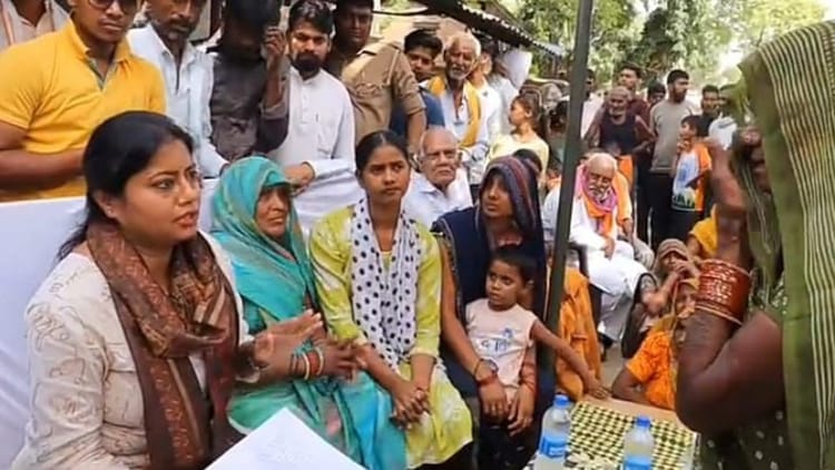 UP: 'आपके ऑफिस पहुंच जाऊंगी', पुलिस अधीक्षक ने फोन काटा तो भड़क गईं विधायक, एसपी और पल्लवी पटेल में हॉट टॉक