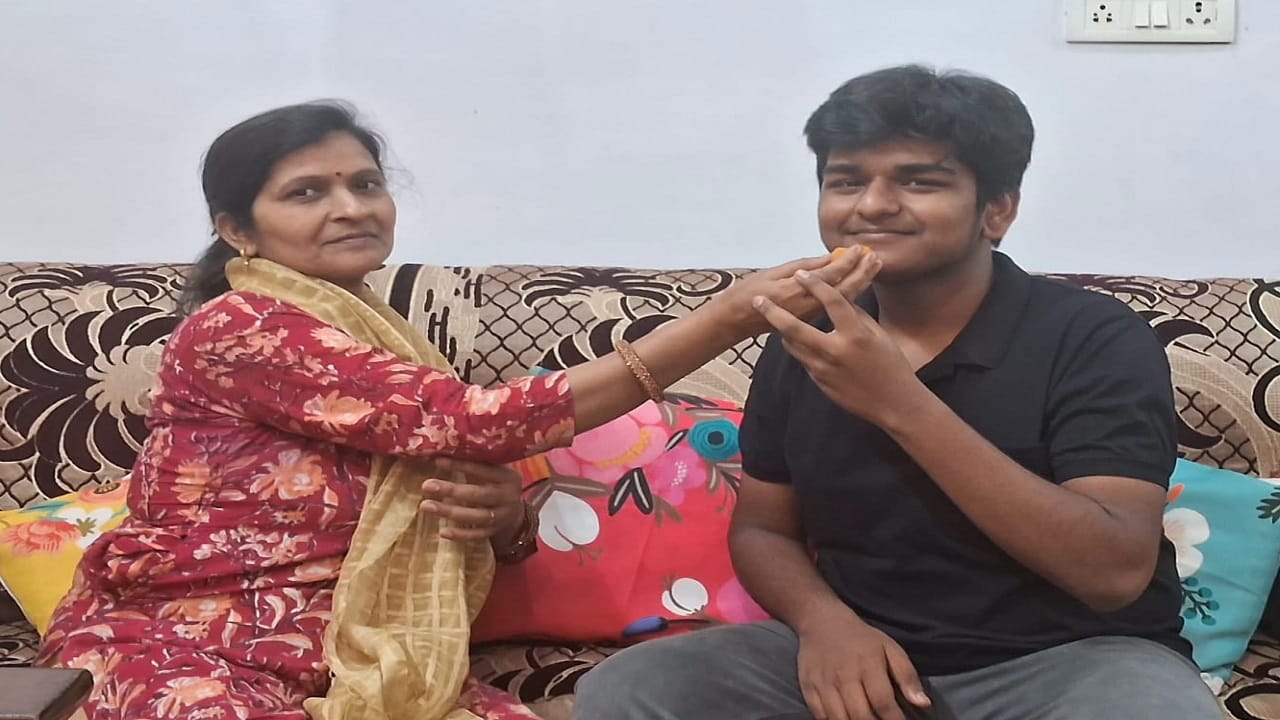 CBSE 10th Result bareilly toppers Student Om Singh scores 99 percent marks