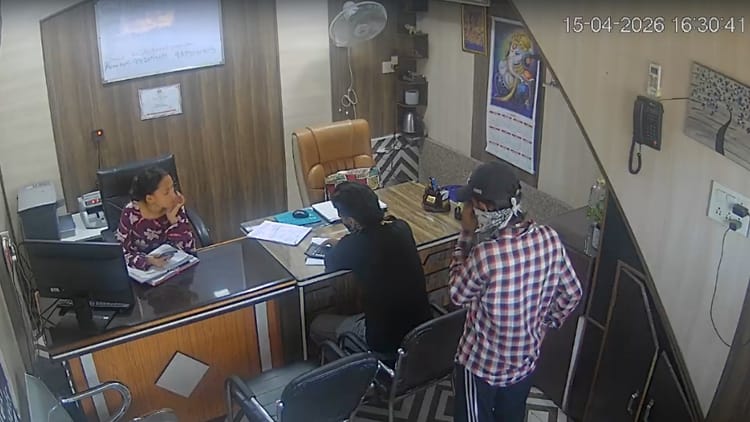 Jalandhar: हरनामदासपुरा में टूर एंड ट्रैवल दुकान में लूट, महिला को बंधक बनाकर की वारदात; एक आरोपी गिरफ्तार