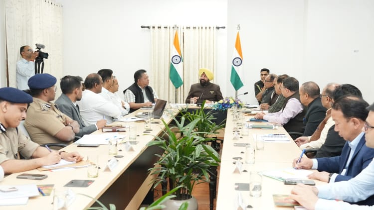 चारधाम यात्रा: राज्यपाल ने की बैठक, कहा-साइबर अपराध, फर्जी हेली टिकट-होटल बुकिंग धोखाधड़ी से सख्ती से निपटें