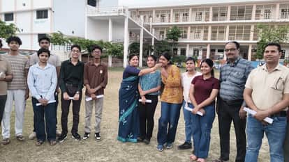 CBSE 10th class result in Hathras