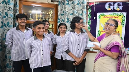 CBSE 10th Results released the 10th result, many students from Prayagraj performed excellently.