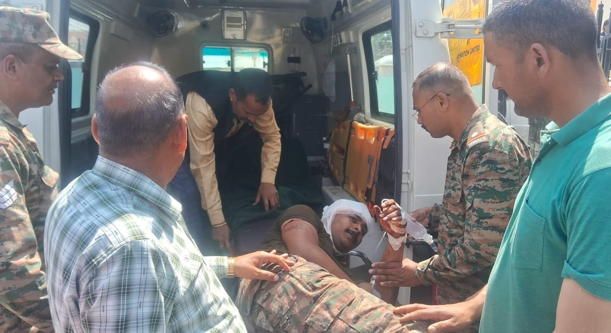Chamoli News Army Vehicle Accident on Mandal-Chopta Road Injured Soldiers Airlifted to Higher Medical Center