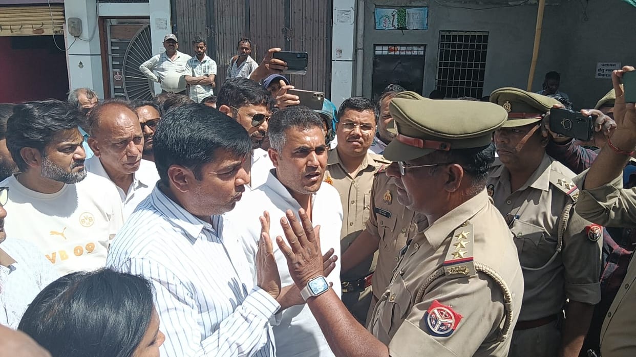 Meerut Central Market Protest: Congress Leaders Clash with Police at Dharna Site