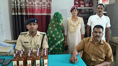 शराब के साथ महिला गिरफ्तार