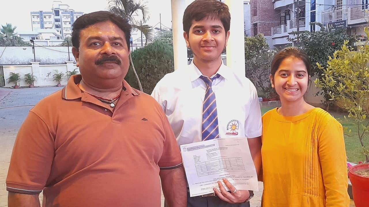 CBSE 10th Result bareilly toppers Student Om Singh scores 99 percent marks