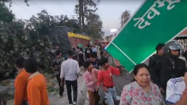 एक्सप्रेसवे खुलने के बाद मोहब्बेवाला में सड़क हादसा:दो ट्रक हुए ...