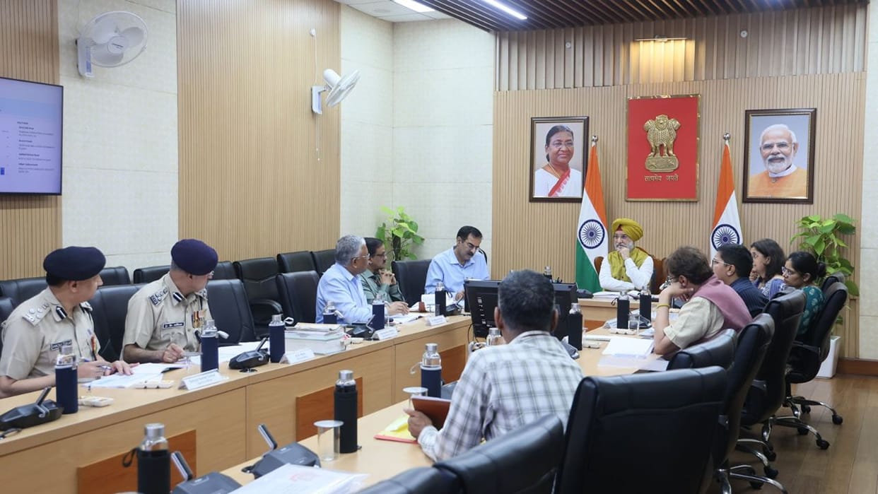 Delhi LG Taranjeet Singh Sandhu Reviewed the functioning of Delhi Fire Service