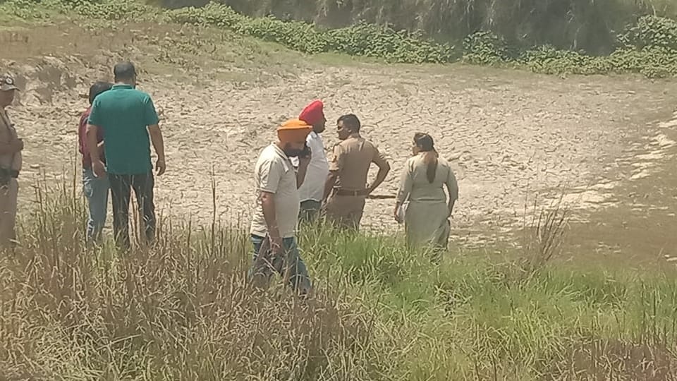 UP Train Robbery Rampur Sampark Kranti Armed Miscreants Loot Salesman Security Lapse Raises Questions