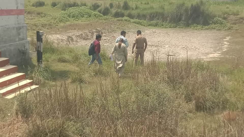 UP Train Robbery Rampur Sampark Kranti Armed Miscreants Loot Salesman Security Lapse Raises Questions