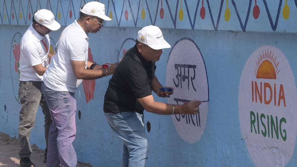 Cleanliness Drive Held at Bhagwan Talkies Chowk in Agra