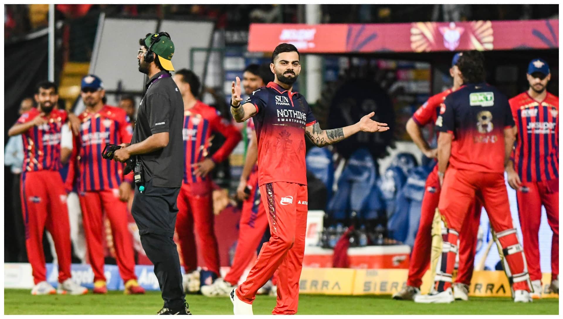 Virat Kohli Falls Short of 66th IPL Fifty by 1 Run; Anushka Sharma’s Reaction Goes Viral as RCB Beat LSG