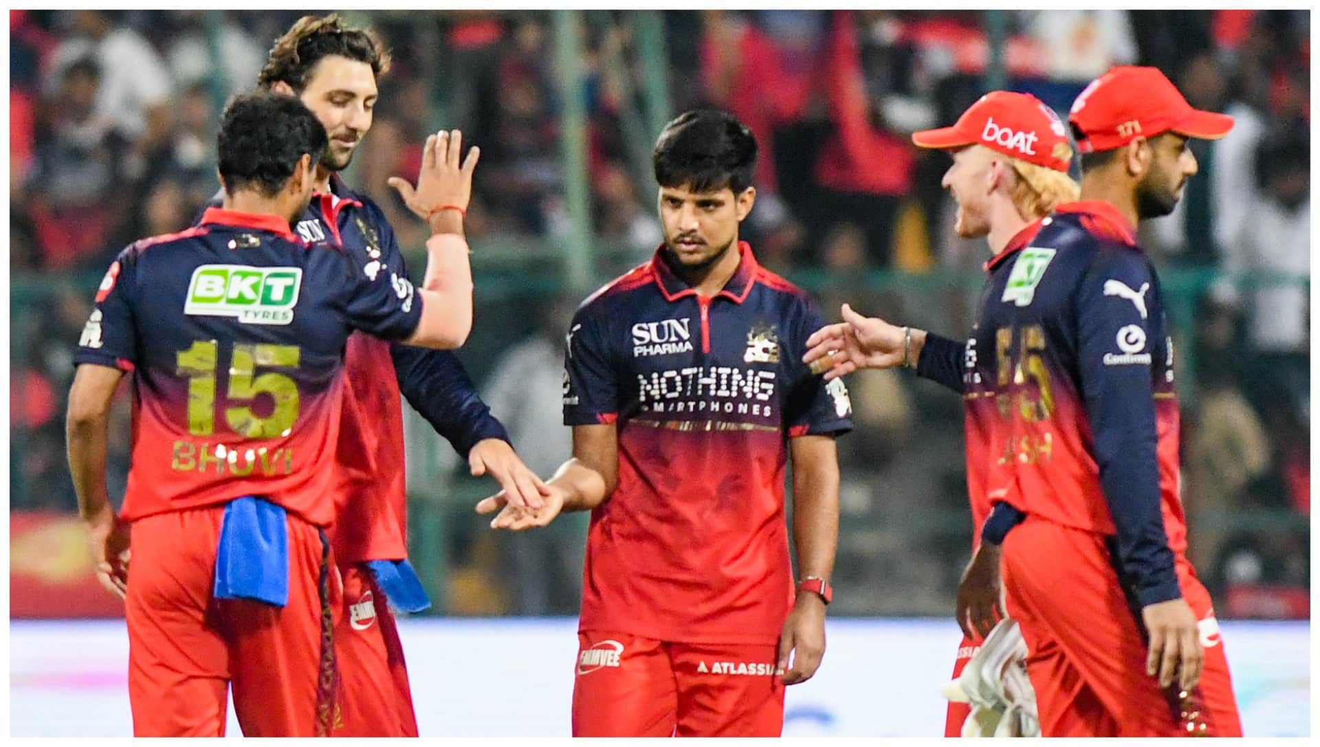 Virat Kohli Falls Short of 66th IPL Fifty by 1 Run; Anushka Sharma’s Reaction Goes Viral as RCB Beat LSG