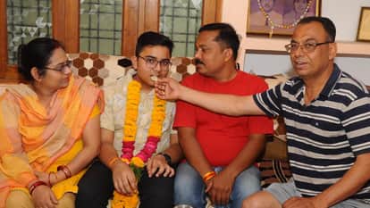 CBSE 10th Result: Jhansi's bright students brought glory to the nation